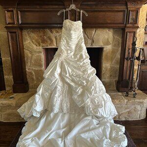 Maggie Sottero Ambrosia Wedding Gown | Strapless Satin Ballgown w Train  Size 12